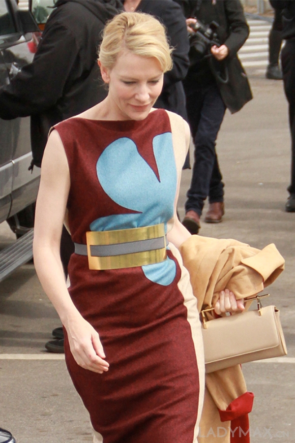 Cate Blanchett精彩手袋街拍特辑 低调的优雅
