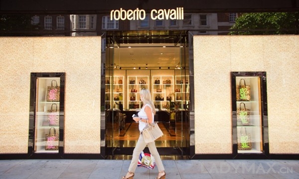 Roberto Cavalli全年总收入下跌14% 集团重组转型将持续至少两年