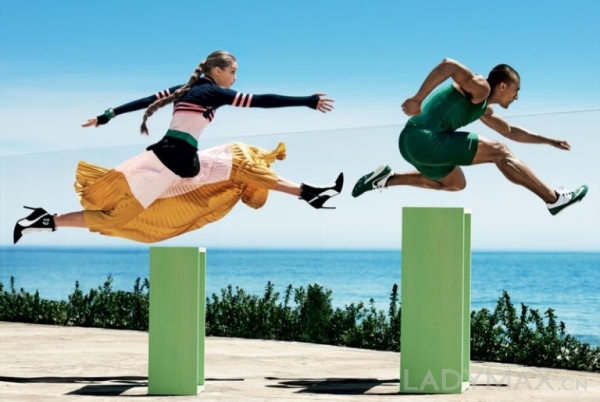 Gigi Hadid与全能运动员Ashton Eaton登《Vogue》 US封面