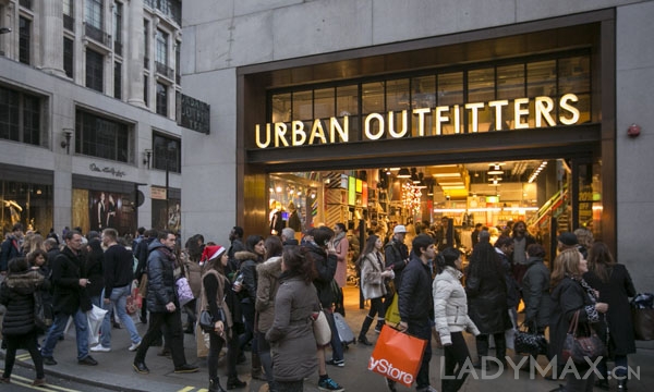 Urban Outfitters利润大涨但对服饰零售不乐观 集团CEO表示将继续关店 只有少量的大型