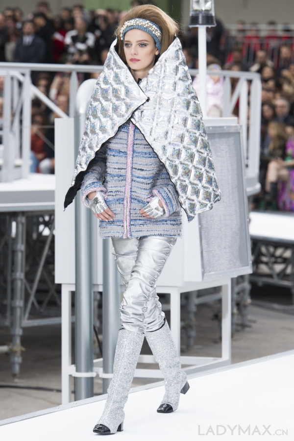 2017秋冬巴黎时装周 Chanel极具想象的未来主义