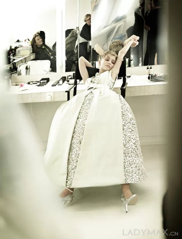 Lily-Rose Depp 登《Vogue》意大利版 性感俏皮