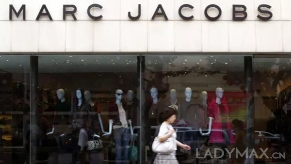 时装产业太残酷， 跟不上潮流就Out ! 你看Marc Jacobs