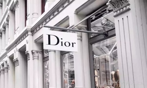 Dior时装部门销售大涨17%；内衣品牌Etam退市 | 每日时尚要闻