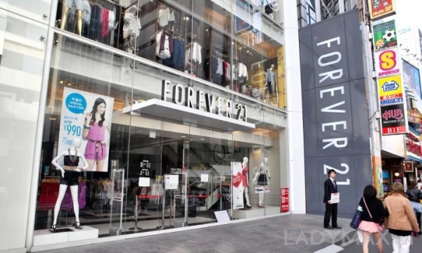 Forever 21关闭日本第一家旗舰店，一度受宠的快时尚危机四伏