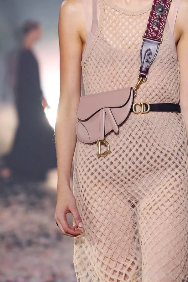 巴黎时装周首日Dior与Gucci正面对抗，谁赢了？