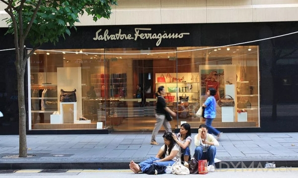 Ferragamo CEO表示不会在香港开新店，该品牌前三季度香港销售额大跌45%