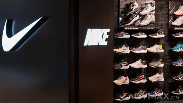 早报 | Nike中国第二财季收入大跌20%；Bottega Veneta拆除线下门店 Logo