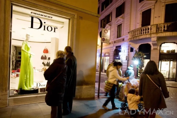 Dior为何突然向Valentino开炮？