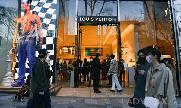 早报 | 分析预计LVMH时装部门今年销售额有望实现16%的增长；adidas中国收入将大跌25%