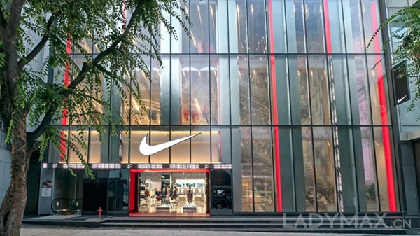 午报 | LVMH业绩超预期刺激多个奢侈品股价上涨；Nike推出举措打击球鞋炒卖行为
