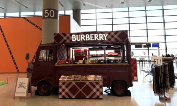 深度 | Burberry摆摊卖围巾,为什么是个好主意? 深度 | Burberry摆摊卖围巾,为什么是个好主意?