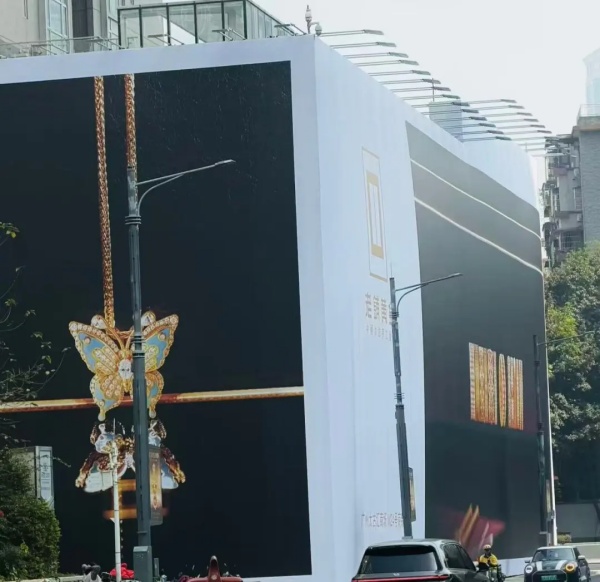 深度 | 三个珠宝品牌争夺一块广告牌 深度 | 三个珠宝品牌争夺一块广告牌