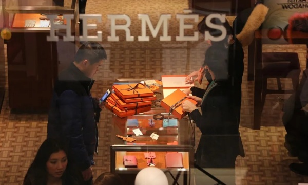 突发 | 爱马仕两日股价大跌10%,市值蒸发200亿美元 突发 | 爱马仕两日股价大跌10%,市值蒸发200亿美元